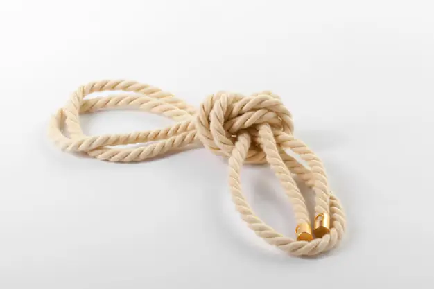Hemp rope vs jute rope comparison showing natural rope texture and knot detail